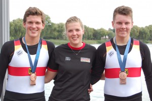 Jacob Schulte-Bockholt (links) und Laurits Follert mit Trainerin Janine Horster.