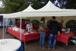 Kuchen- und Würstchenstand des UeRC